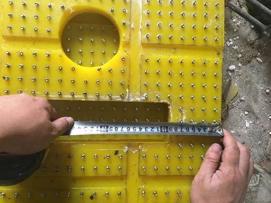 مساحة مكافحة الانزلاق من البولي يوريثان لجهاز حفر الطاولة الدوارة 37 1/2 بوصة 30MM سمك اللون الأصفر 2200MM*1800MM
