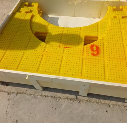 2200X1800 MM طاولة دوارة مضادة للنزلق المادة PU اللون الأصفر مع المسامير الصلبة
